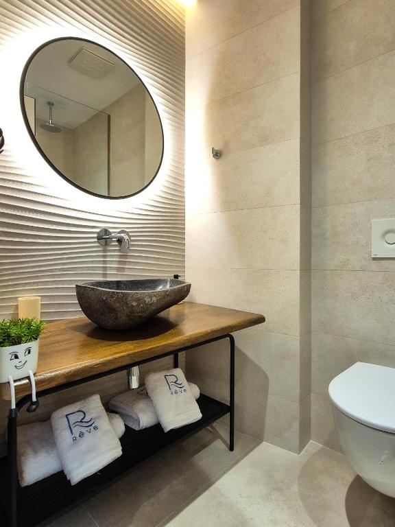 Deluxe King Studio at Rêve Studio Apartments
